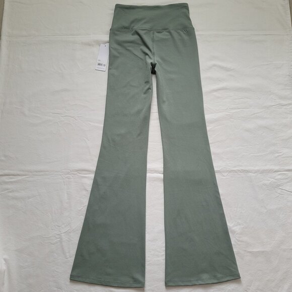 Yogalicious Flare Leggings High Waisted Crossover Ruched Waist Sage Green Sz XS - Picture 9 of 10